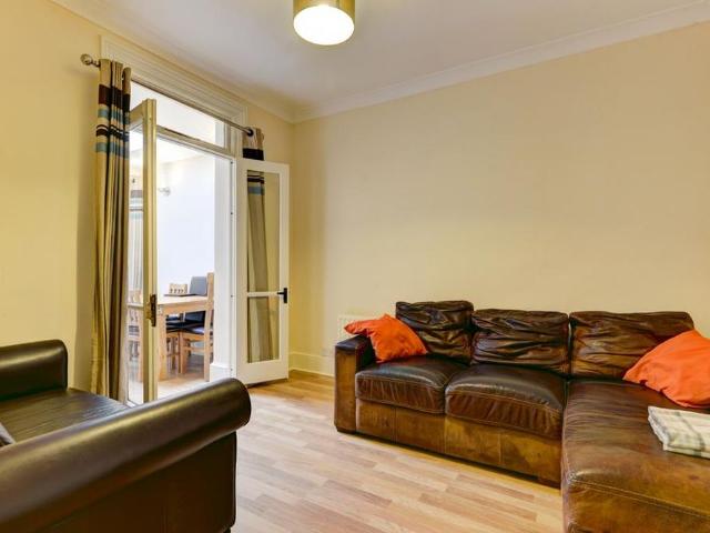 6 bedroom house to rent