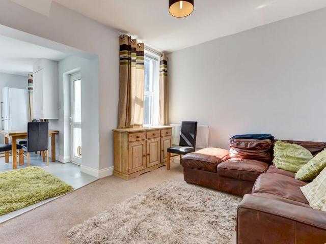 6 bedroom house to rent