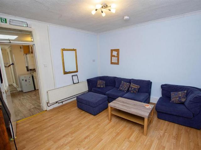 6 bedroom house to rent