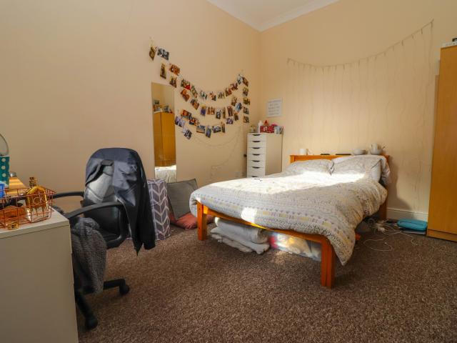 6 bedroom house to rent