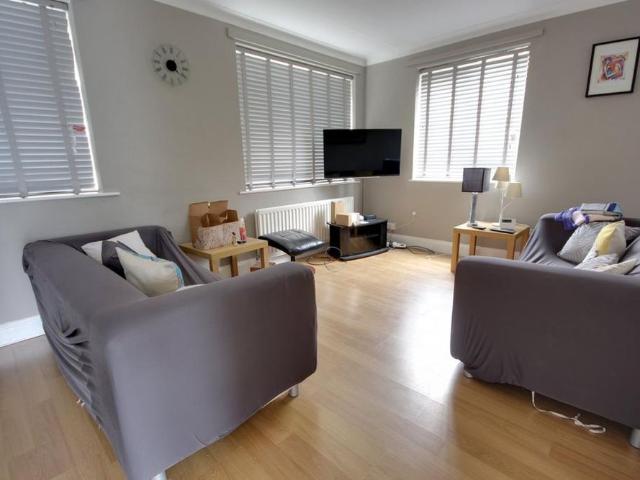 6 bedroom house to rent