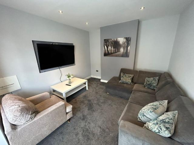 6 bedroom house to rent