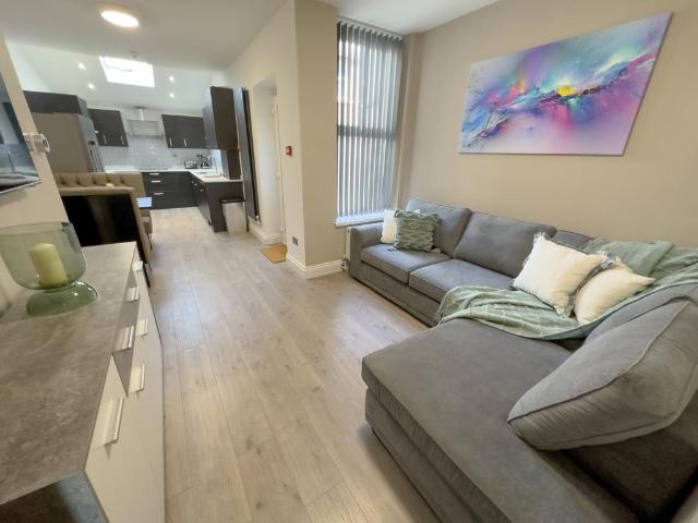 6 bedroom house to rent