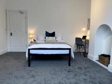 6 bedroom house to rent