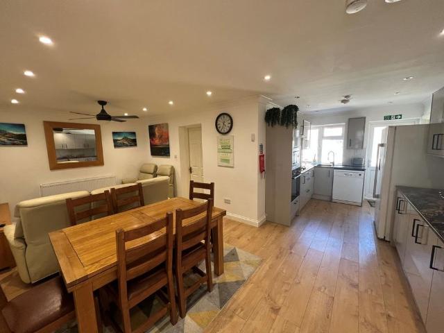 6 bedroom house to rent