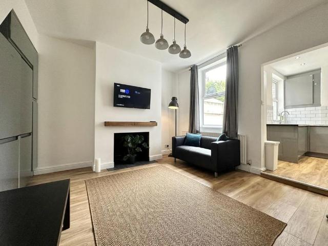 6 bedroom house to rent