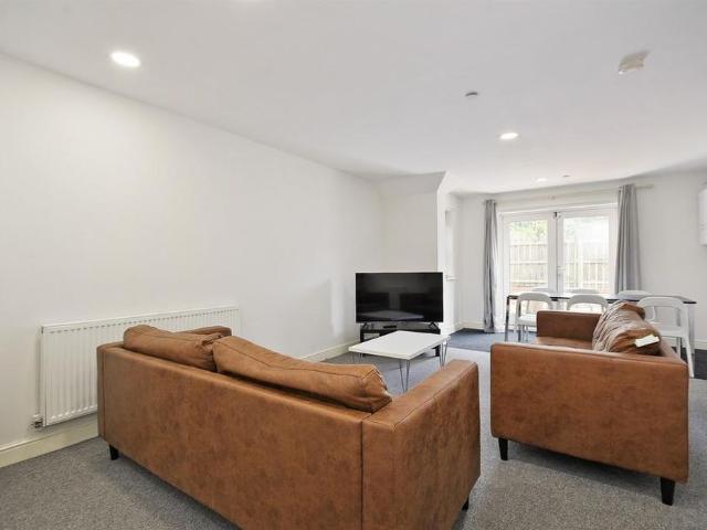6 bedroom house to rent
