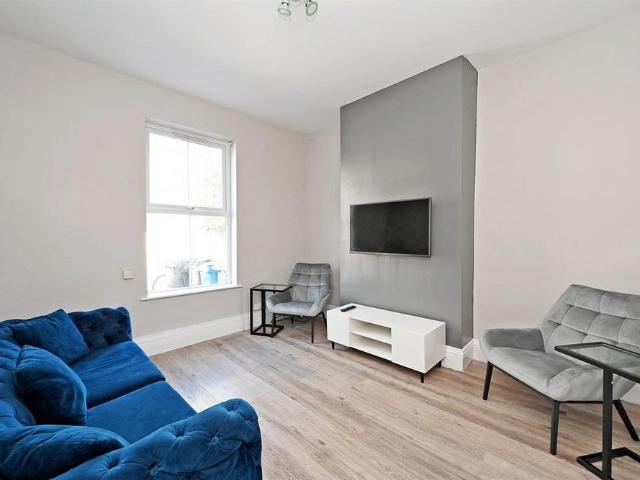 6 bedroom house to rent
