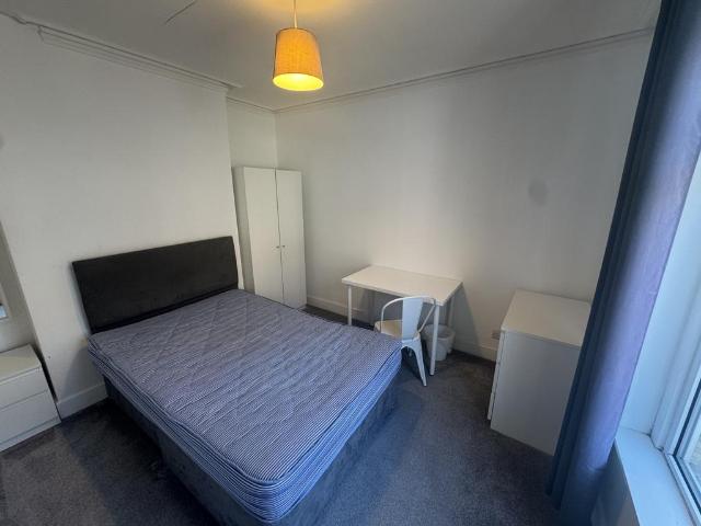 6 bedroom house to rent