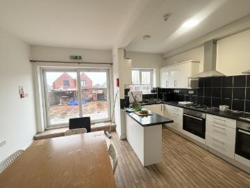6 bedroom house to rent