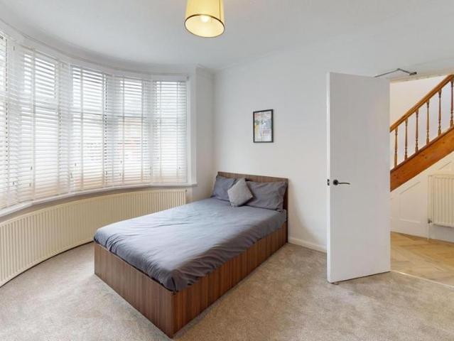 6 bedroom house to rent