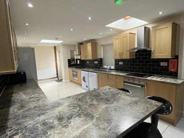 6 bedroom house to rent