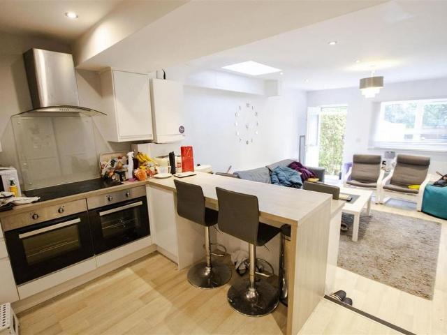6 bedroom house to rent