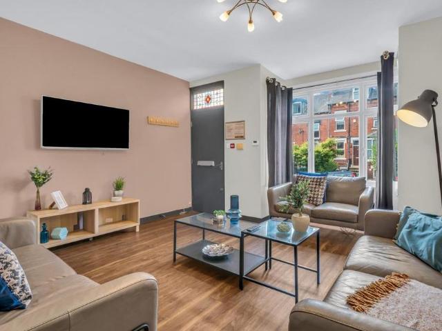 6 bedroom house to rent