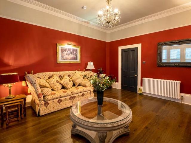 6 bedroom house to rent