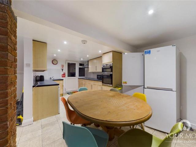 6 bedroom house to rent