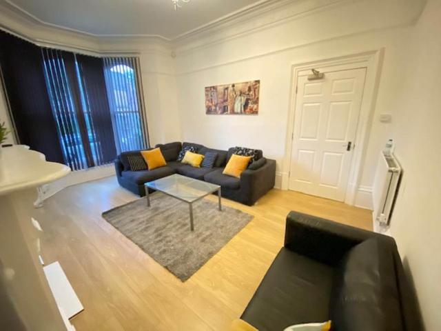 6 bedroom house to rent