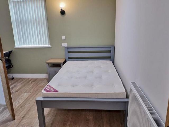 6 bedroom house to rent