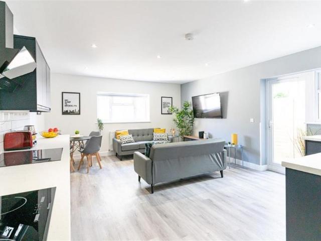 6 bedroom house to rent