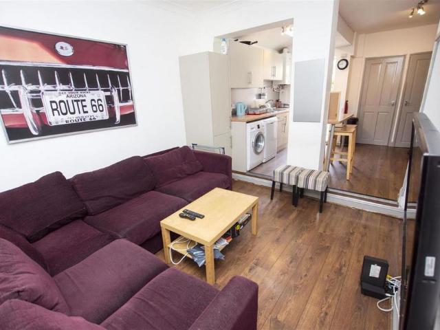 6 bedroom house to rent