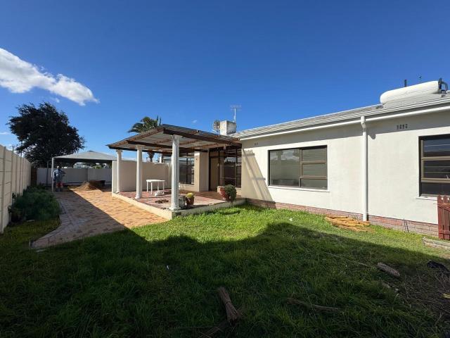 6 Bedroom House To Rent in Table View