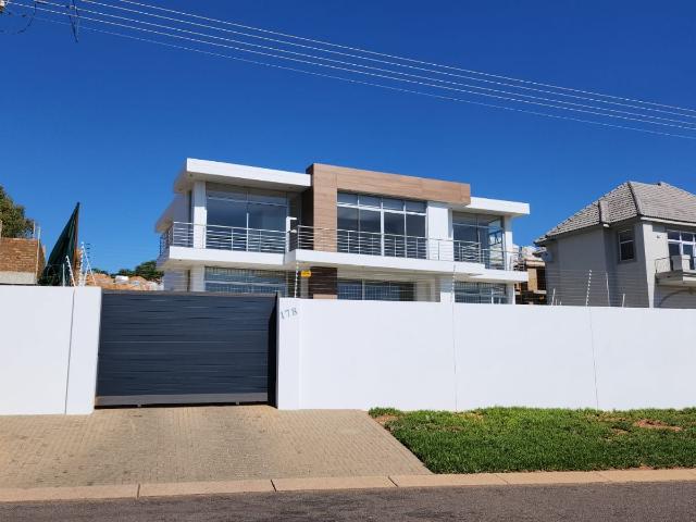 6 Bedroom House To Rent in Waterkloof Heights