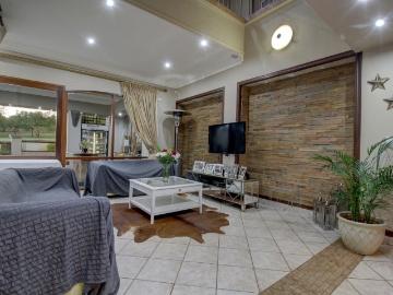 6 Bedroom House To Rent in Woodhill Golf Estate