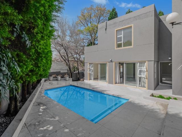 6 Bedroom House To Rent in Dainfern Golf Estate