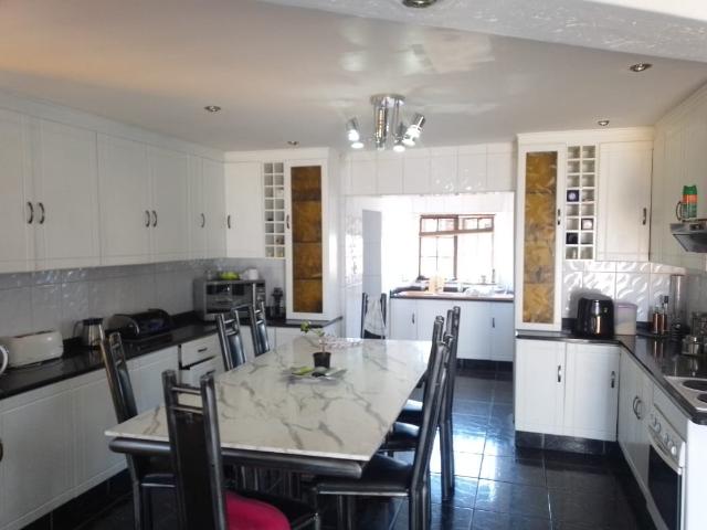 6 Bedroom House To Rent in Dalpark Ext 1