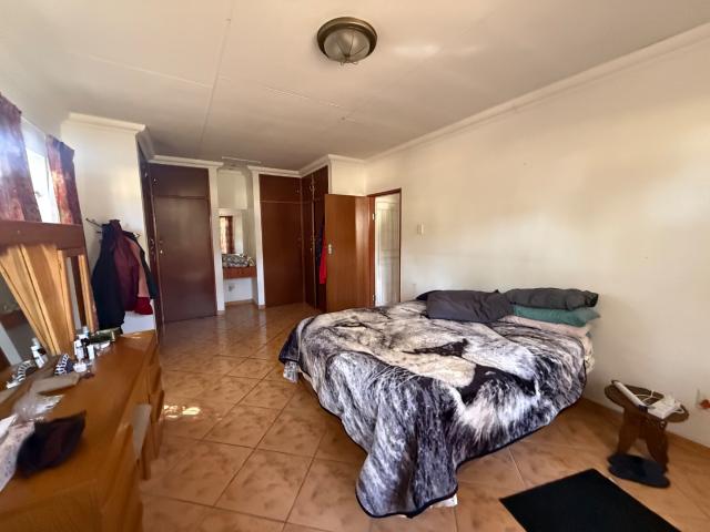 6 Bedroom House To Rent in Del Judor