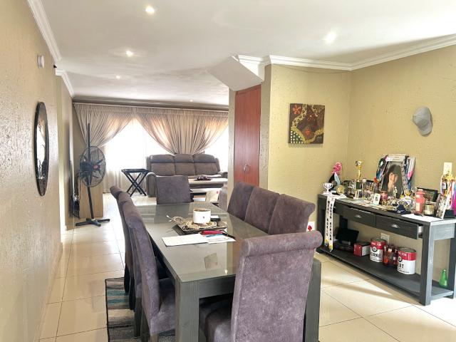 6 Bedroom House To Rent in Faerie Glen