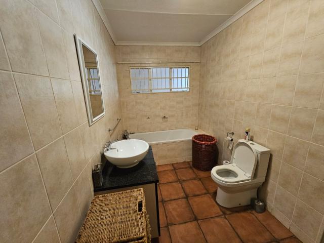 6 Bedroom House To Rent in Northam Rural