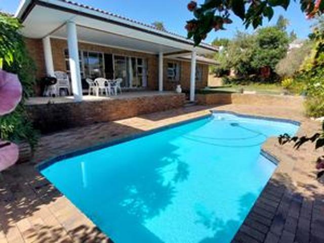 6 bedroom home with large study &.