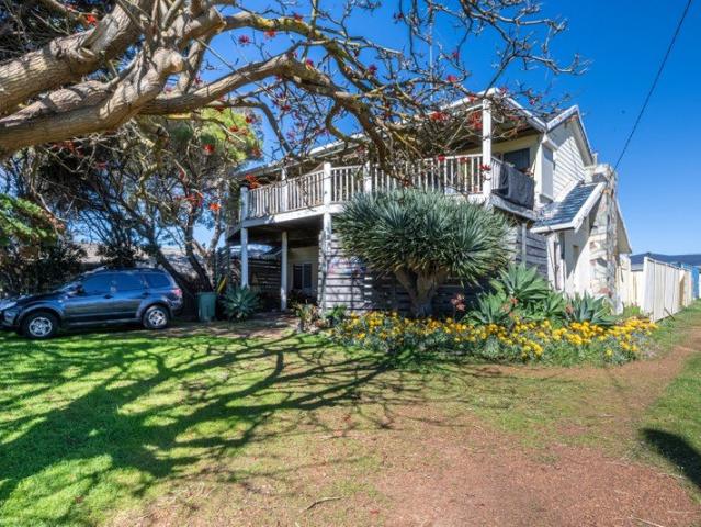 6 Bedroom Home Just 230m from the Beach