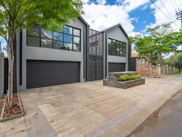 6 bedroom home on the market in wate.