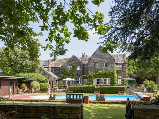 6 Bedroom Link Detached House