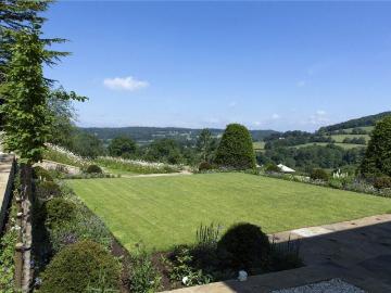 6 bedroom link detached house to rent