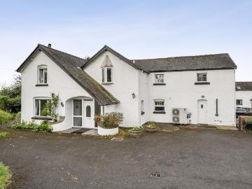 6 bedroom link detached house for sale