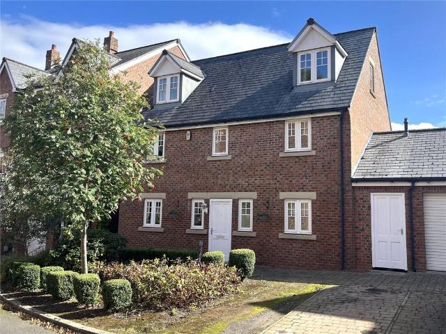 6 bedroom link detached house for sale