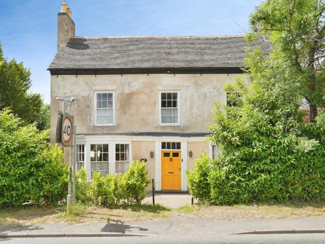 6 bedroom link detached house for sale