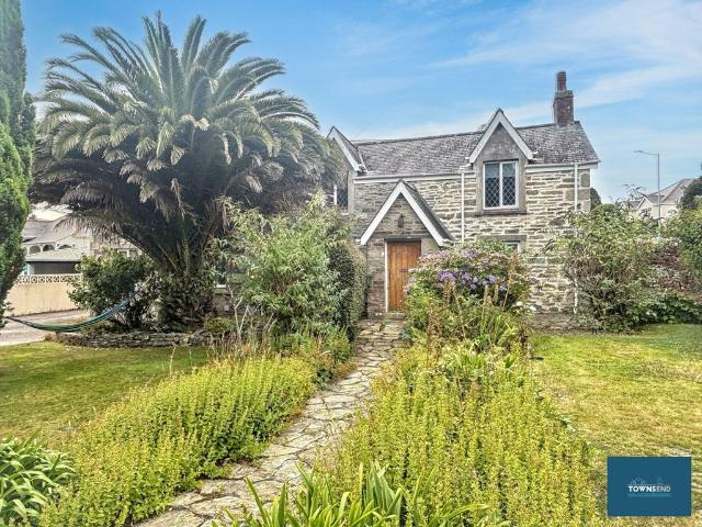 6 bedroom link detached house for sale