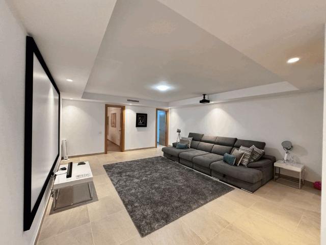 6 bedroom luxury Villa for rent in Estepona, Andalusia