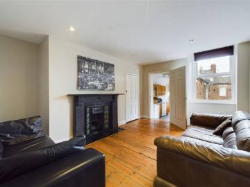 6 Bedroom Maisonette