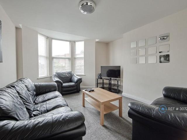 6 bedroom maisonette to rent