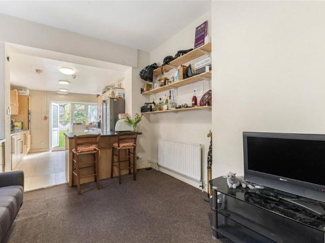 6 bedroom maisonette to rent