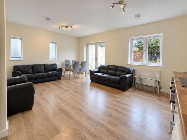 6 bedroom maisonette to rent