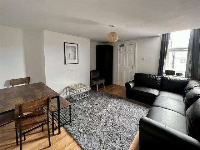 6 bedroom maisonette to rent