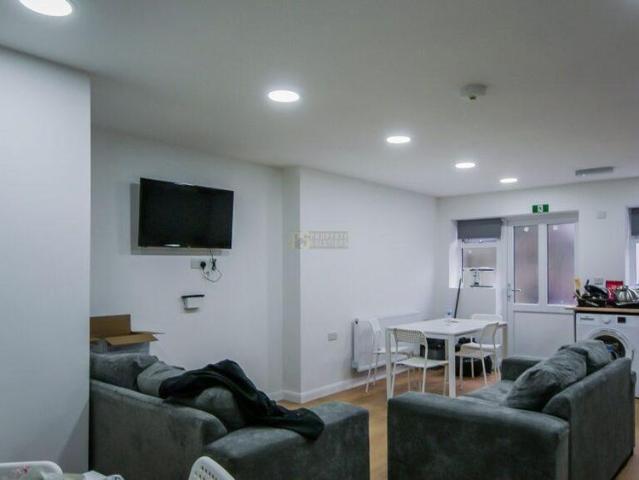 6 bedroom maisonette to rent