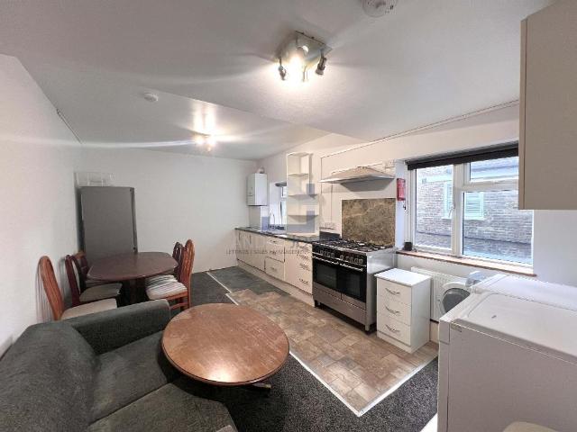 6 Bedroom Maisonette To Rent