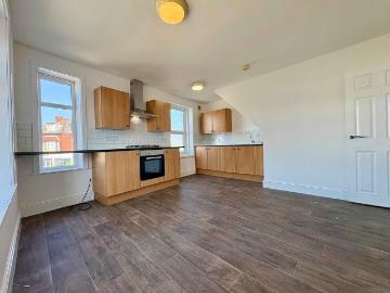 6 bedroom maisonette to rent
